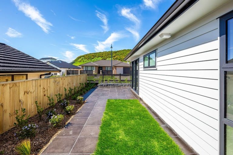 Photo of property in 26 Te Hoiere Street, Aotea, Porirua, 5024