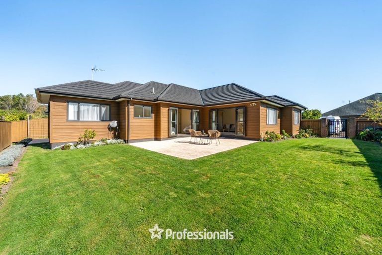 Photo of property in 33 Moana Grove, Waiwhetu, Lower Hutt, 5010