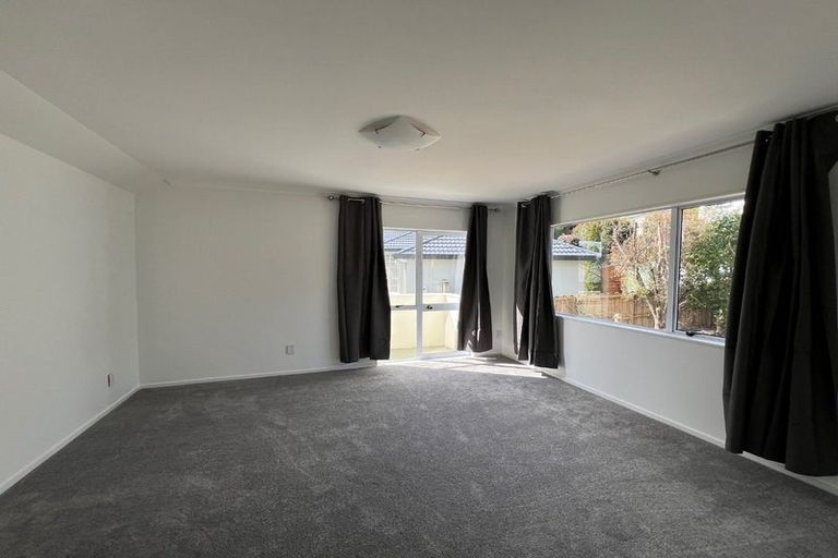 Photo of property in 8 Thornbill Rise, Unsworth Heights, Auckland, 0632