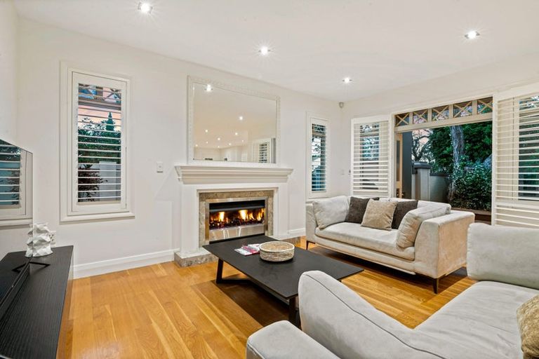Photo of property in 270 Hurstmere Road, Takapuna, Auckland, 0622