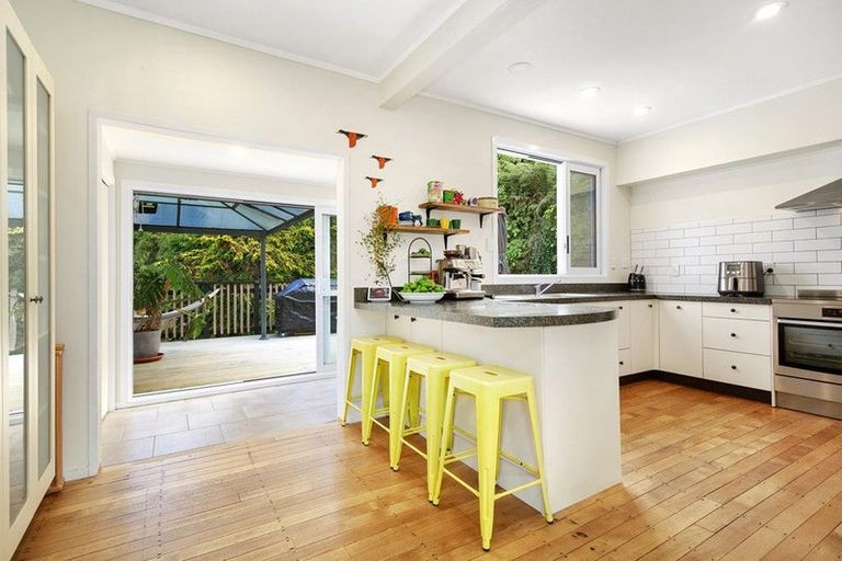 Photo of property in 6 Thomas Hook Street, Tawa, Wellington, 5028