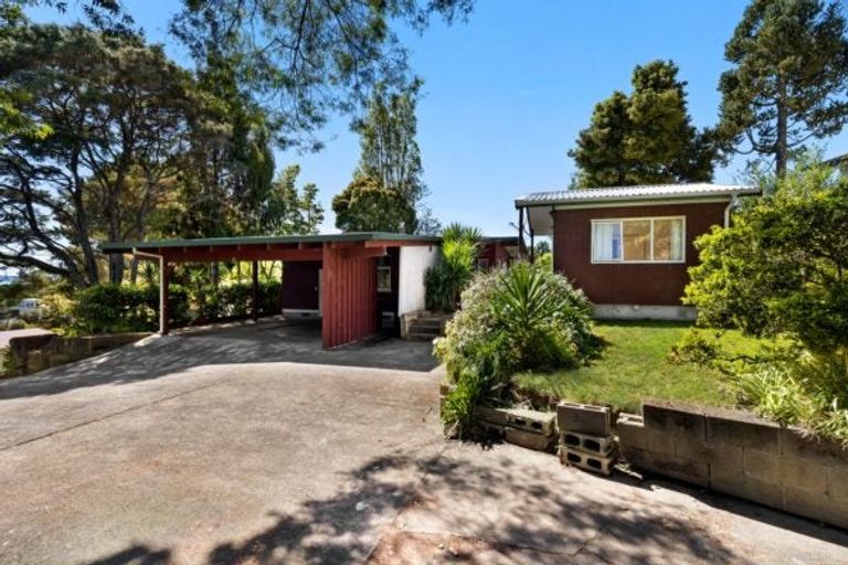 Photo of property in 31 Cron Avenue, Te Atatu South, Auckland, 0610
