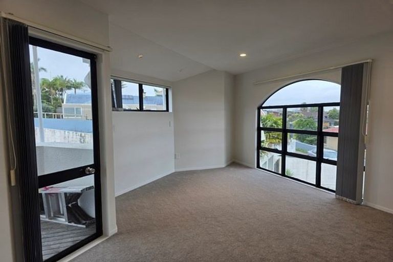 Photo of property in 12 Westergrove Place, West Harbour, Auckland, 0618