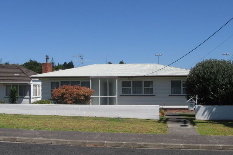 Photo of property in 2/32 Elliott Avenue, Bayview, Auckland, 0629