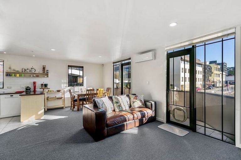 Photo of property in Mendoza Terraces, 9 Ebor Street, Te Aro, Wellington, 6011