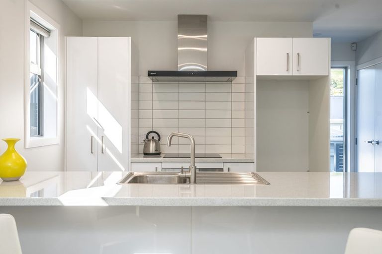 Photo of property in 27e Ranui Terrace, Tawa, Wellington, 5028
