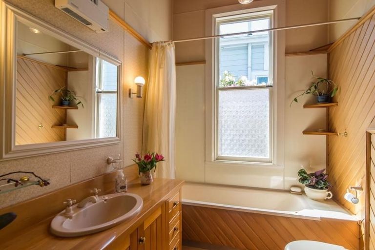 Photo of property in 66 Queens Drive, Lyall Bay, Wellington, 6022