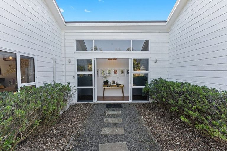 Photo of property in 27 Sarah Street, Waikawa Beach, Levin, 5573