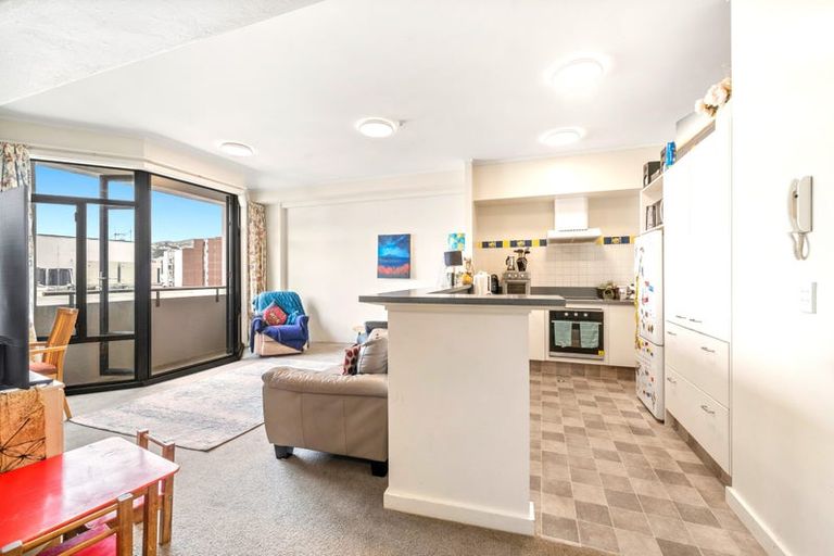 Photo of property in 17 Kent Terrace - Kent Apartments, 5c/16 Kent Terrace, Mount Victoria, Wellington, 6011