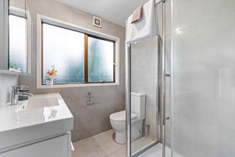 Photo of property in 34 Kelman Road, Kelston, Auckland, 0602