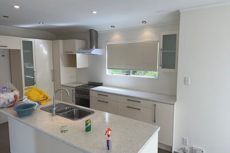 Photo of property in 12 Glenvale Place, Totara Vale, Auckland, 0629