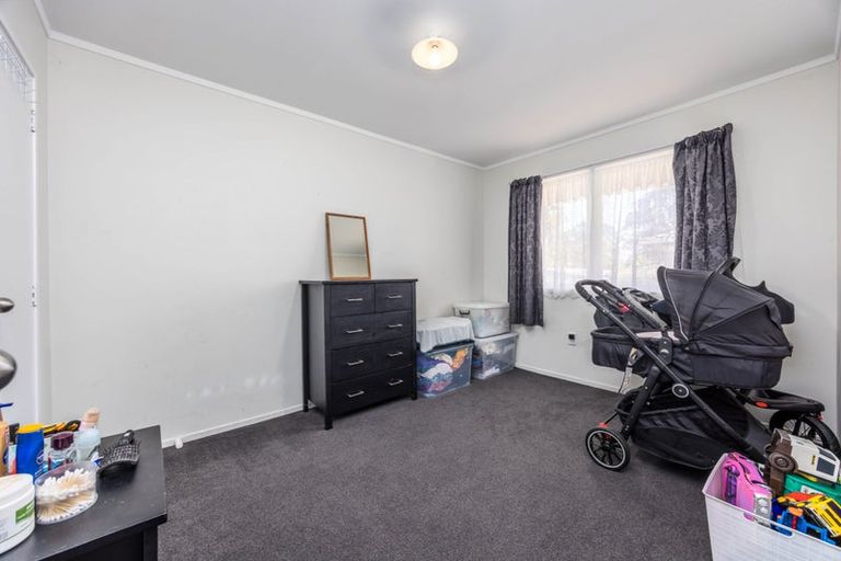 Photo of property in 381 Roscommon Road, Clendon Park, Auckland, 2103