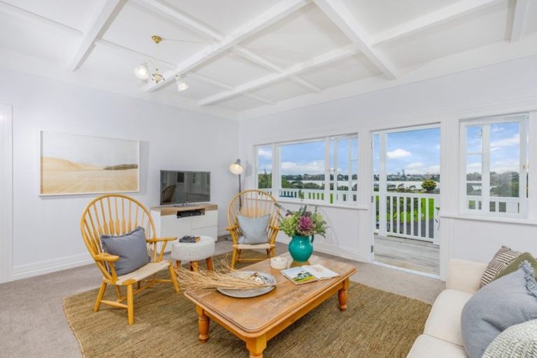 Photo of property in 42 Waterview Road, Stanley Point, Auckland, 0624