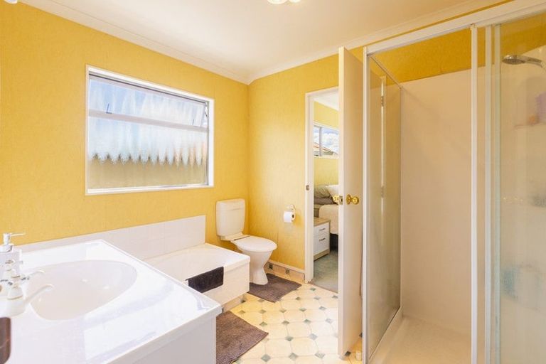 Photo of property in 6 Ellerslie Place, Taradale, Napier, 4112