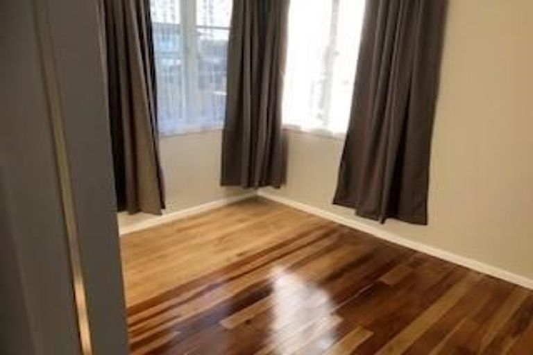 Photo of property in 4 Kereru Street, Henderson, Auckland, 0612