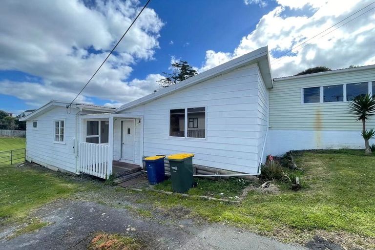 Photo of property in 16 Savoy Road, Glen Eden, Auckland, 0602