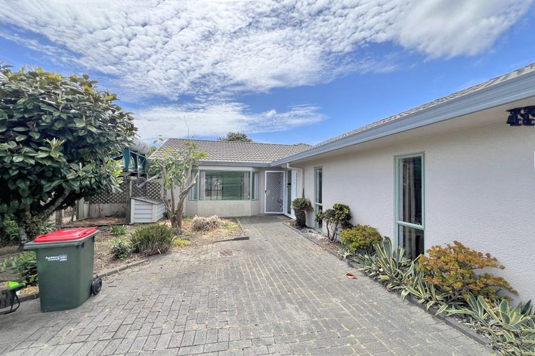 Photo of property in 6 Waylen Place, Burswood, Auckland, 2013