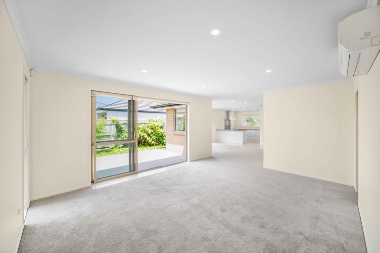 Photo of property in 22 Lamborn Drive, Papakura, 2110