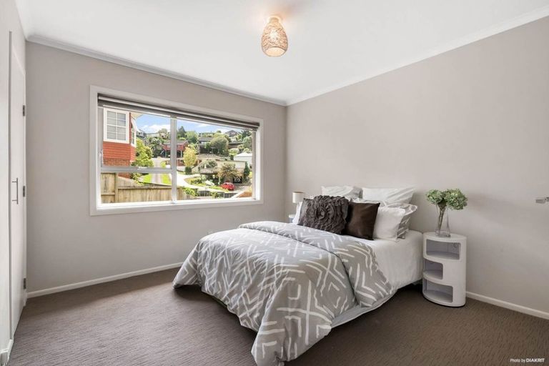 Photo of property in 19 Sovereign Place, Glenfield, Auckland, 0629