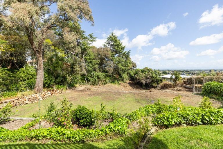 Photo of property in 42 Busby Hill, Havelock North, 4130
