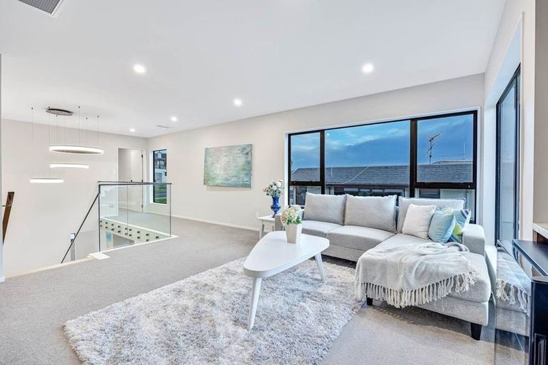 Photo of property in 47a Takutai Avenue, Half Moon Bay, Auckland, 2012