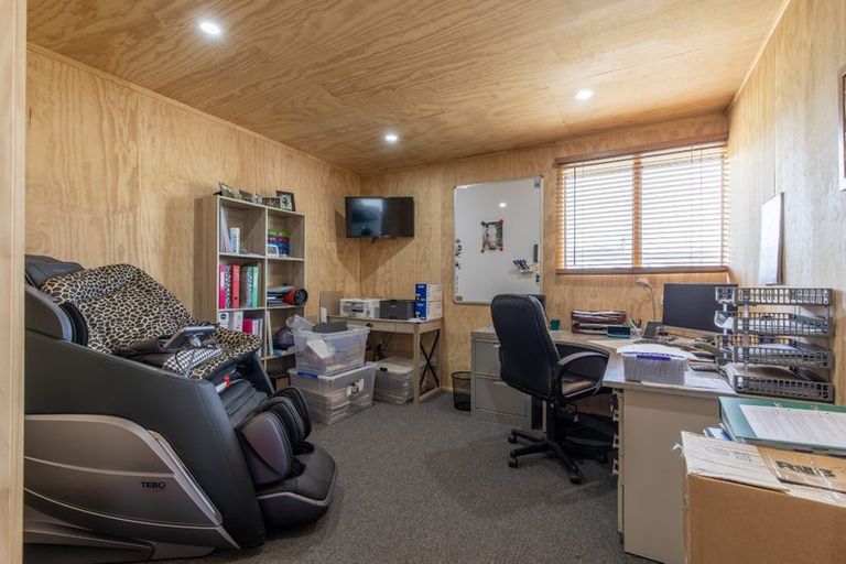 Photo of property in 1 Elm Place, Waipukurau, 4284