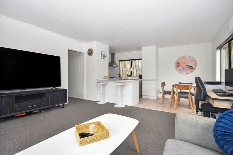 Photo of property in 2/18 Evans Road, Glen Eden, Auckland, 0602