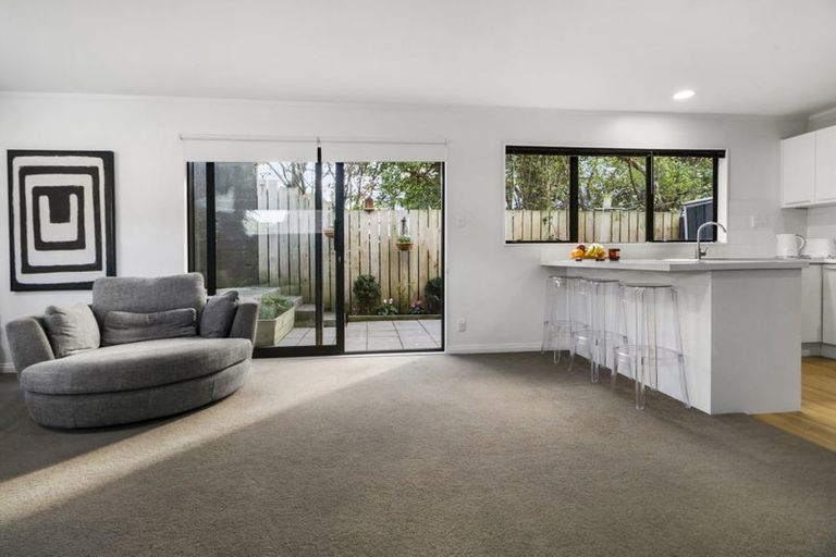 Photo of property in 1/163 Queens Drive, Lyall Bay, Wellington, 6022