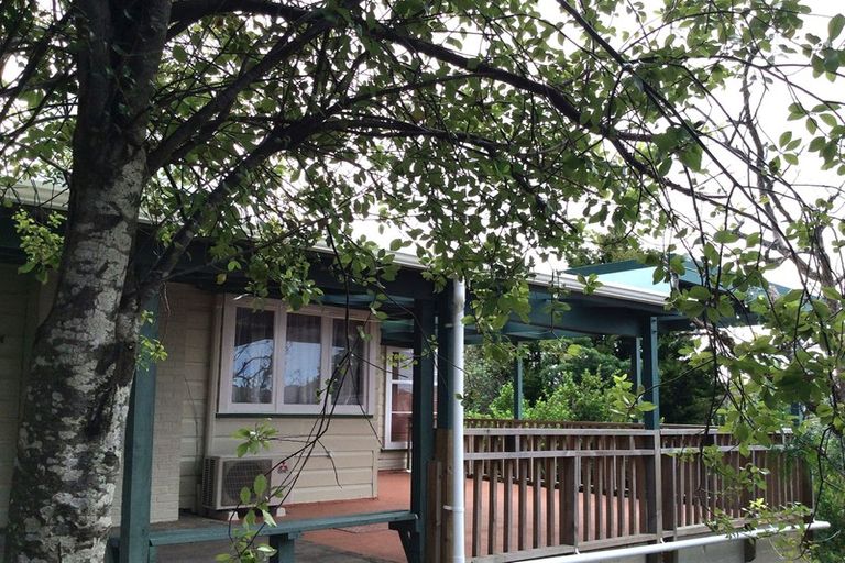 Photo of property in 8b Holiday Road, Stanmore Bay, Whangaparaoa, 0932