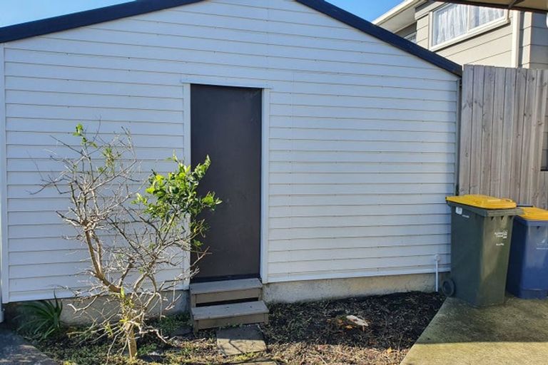 Photo of property in 27 Pahi Place, West Harbour, Auckland, 0618