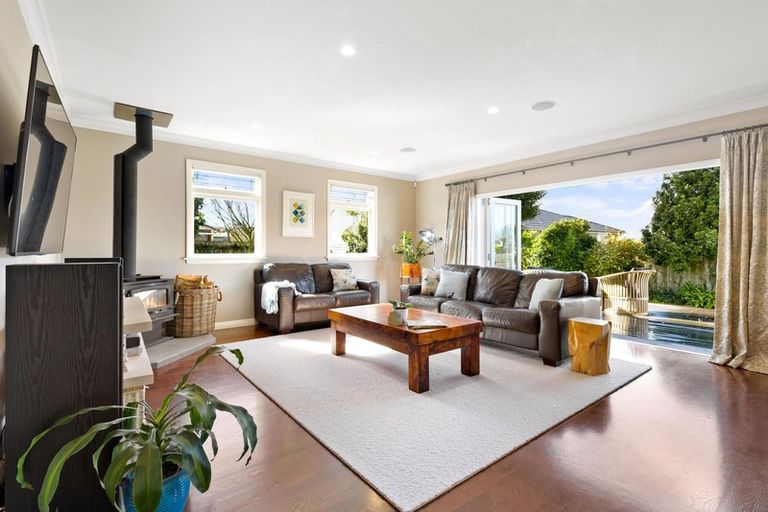 Photo of property in 47 Taikata Road, Te Atatu Peninsula, Auckland, 0610