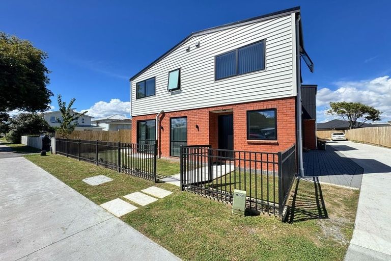 Photo of property in 9a Pukeroa Place, Papakura, 2110