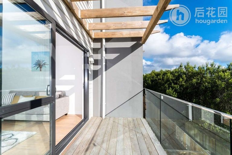 Photo of property in 5 Lilac Lane, Oteha, Auckland, 0632