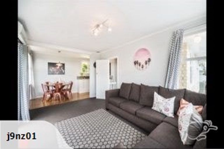 Photo of property in 3/10 Coroglen Avenue, Birkenhead, Auckland, 0626