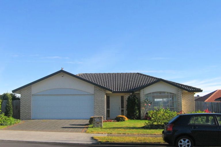 Photo of property in 3 Newbliss Crescent, East Tamaki Heights, Auckland, 2016