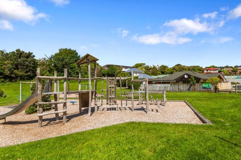 Photo of property in 10a Park Avenue, Tawa, Wellington, 5028