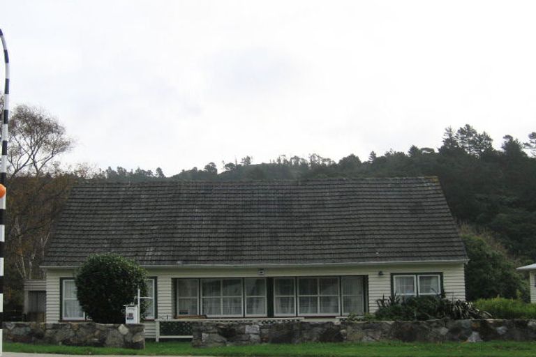 Photo of property in 400 Stokes Valley Road, Stokes Valley, Lower Hutt, 5019