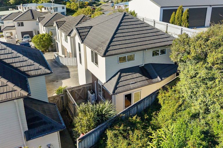 Photo of property in 8/16 Black Rock Road, Newlands, Wellington, 6037