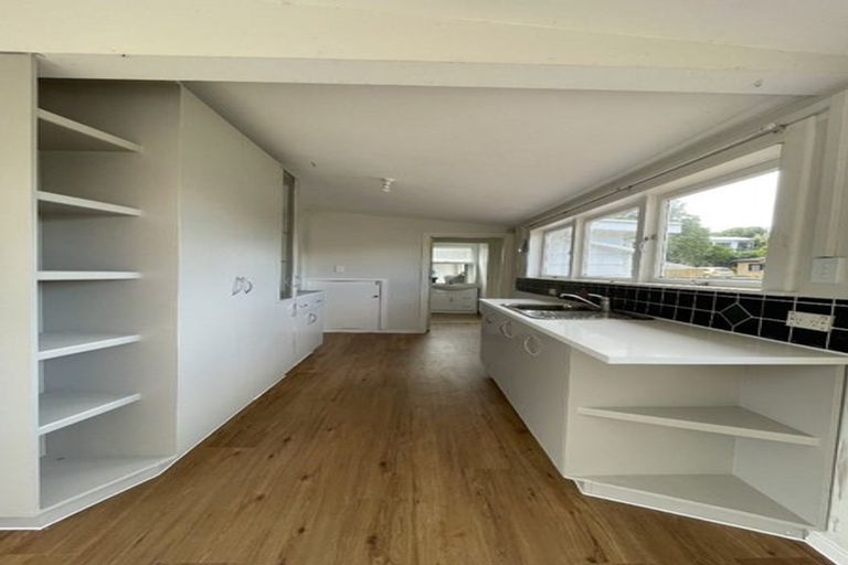 Photo of property in 16 Savoy Road, Glen Eden, Auckland, 0602