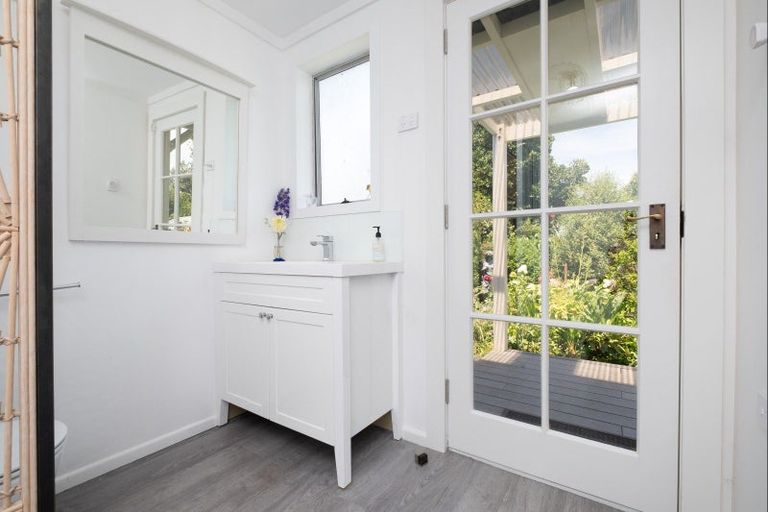Photo of property in 104 Ferry Road, Clive, 4102
