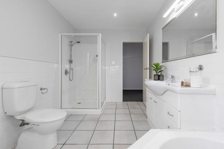 Photo of property in 2b Observatory Close, Whitby, Porirua, 5024