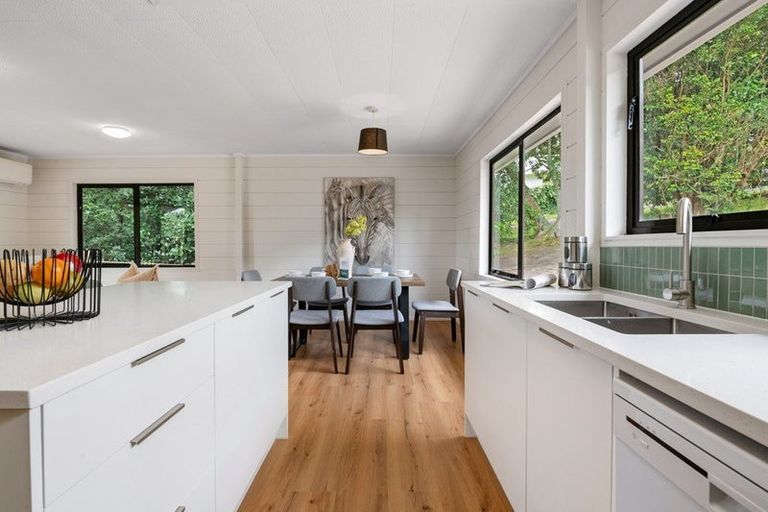 Photo of property in 2/15 Pemberton Avenue, Bayview, Auckland, 0629