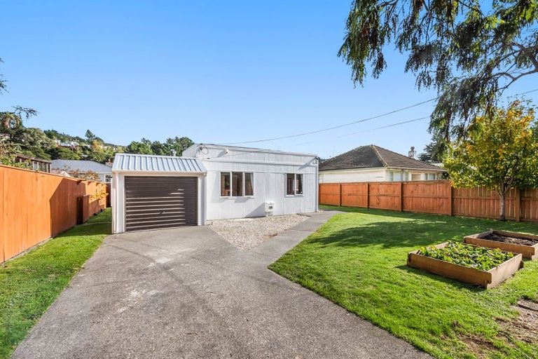 Photo of property in 352 Stokes Valley Road, Stokes Valley, Lower Hutt, 5019