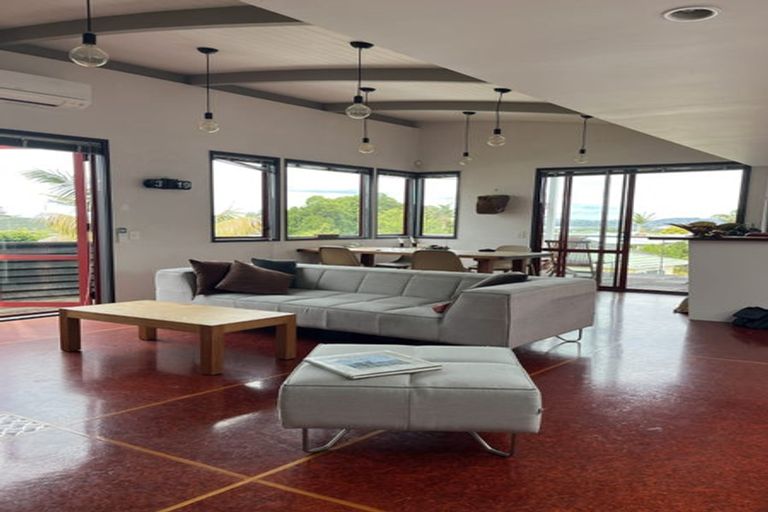 Photo of property in 2/2a Covil Avenue, Te Atatu South, Auckland, 0610