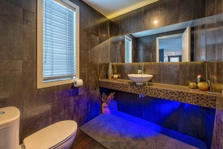 Photo of property in 100b Lake Road, Northcote, Auckland, 0627