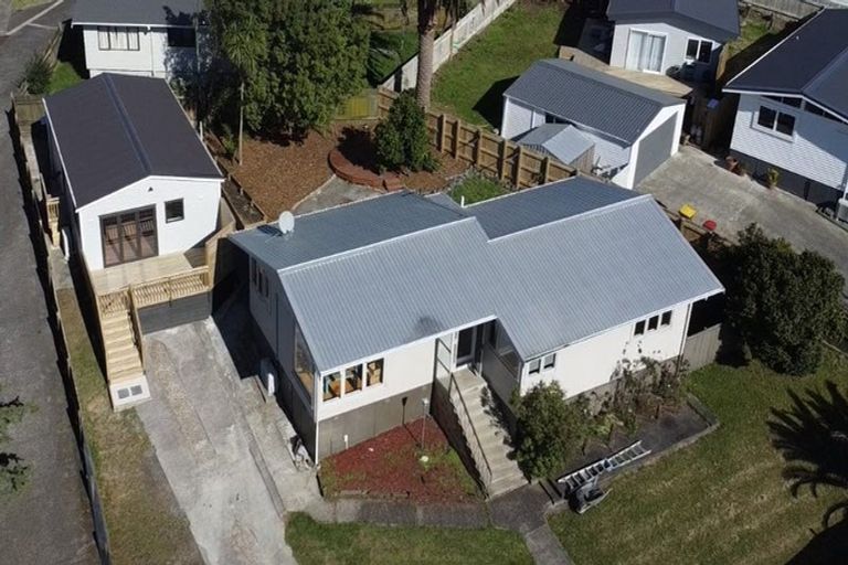 Photo of property in 23 Patts Avenue, Glendene, Auckland, 0602