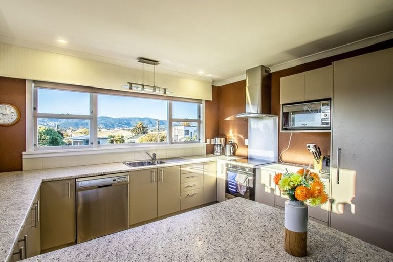 Photo of property in 29a Golf Road, Paraparaumu Beach, Paraparaumu, 5032