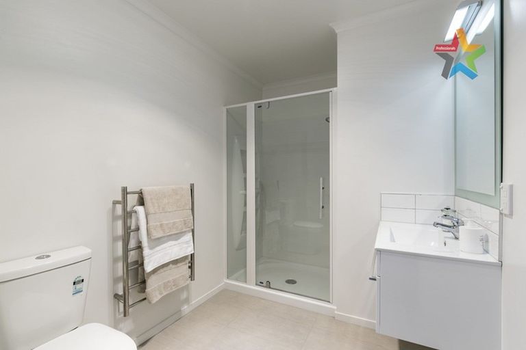 Photo of property in 17 Cresswell Place, Johnsonville, Wellington, 6037