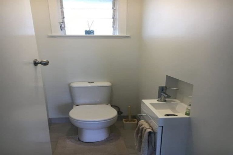 Photo of property in 60 Colwill Road, Massey, Auckland, 0614