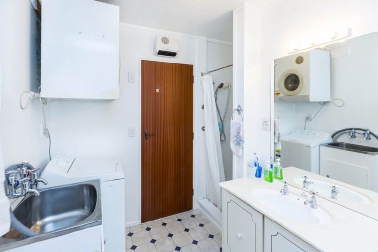 Photo of property in 48f1- Kowhai Avenue, Ebdentown, Upper Hutt, 5018